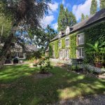 Gîte les bruyères à pleugeuneuc vu de l'extérieur en été